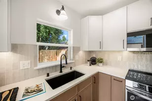 212 N 115th St, Seattle, WA 98133 - Photo 14