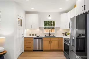 212 N 115th St, Seattle, WA 98133 - Photo 10