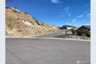 1936 Dorner Place, Wenatchee, WA 98801 - Photo 2