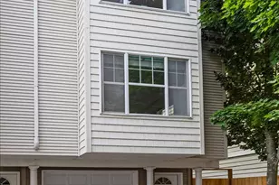 13716 Midvale Ave N, Seattle, WA 98133 - Photo 2