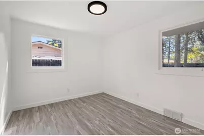 8518 Mount Tacoma Drive SW, Lakewood, WA 98498 - Photo 10