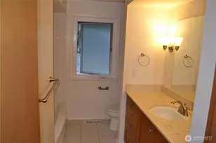 17421 NE 11th St, Bellevue, WA 98008 - Photo 32