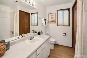 6049 33rd Ave NE, Seattle, WA 98115 - Photo 6