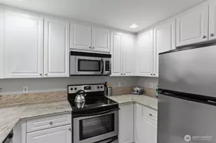 321 10th Ave S, Seattle, WA 98104 - Photo 8