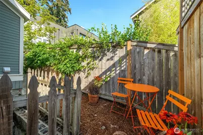 2614 E John Street, Seattle, WA 98112 - Photo 12