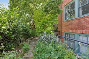 408 Bellevue Ave E, Seattle, WA 98102 - Photo 16