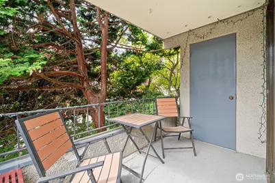 914 6th Avenue N #201, Seattle, WA 98109 - Photo 16