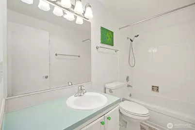 914 6th Avenue N #201, Seattle, WA 98109 - Photo 6