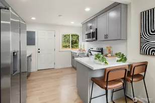 2604 S 122nd St, Seattle, WA 98168 - Photo 2