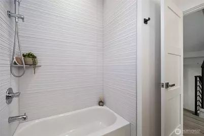 2328 Franklin Avenue E #D, Seattle, WA 98102 - Photo 32