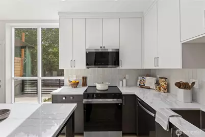 2328 Franklin Avenue E #D, Seattle, WA 98102 - Photo 14