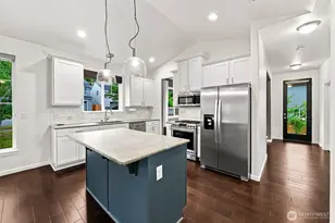 19220 Village Ct E, Bonney Lake, WA 98391 - Photo 8