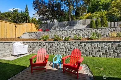 2568 13th Avenue W, Seattle, WA 98119 - Photo 24