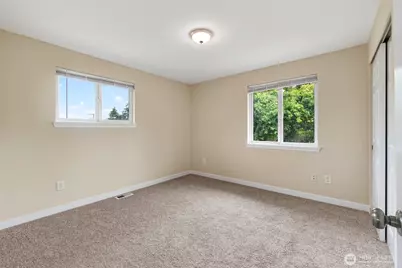 11618 Roseberg Avenue S, Seattle, WA 98168 - Photo 16