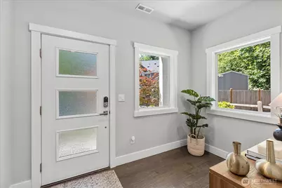 15111 Manor Way, Lynnwood, WA 98087 - Photo 2