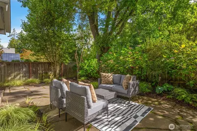 805 33rd Avenue E, Seattle, WA 98112 - Photo 2