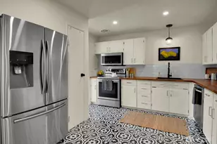 2353 Federal Ave E, Seattle, WA 98102 - Photo 8