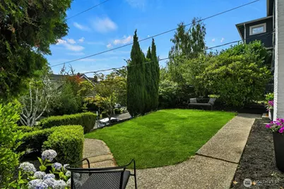 2353 Federal Avenue E, Seattle, WA 98102 - Photo 22
