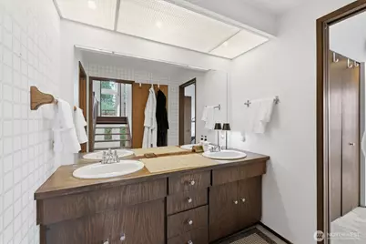 500 W Lake Sammamish Parkway NE, Bellevue, WA 98008 - Photo 14