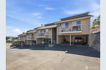 1686 S Mission Street #1, Wenatchee, WA 98801 - Photo 2