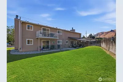 128 S Western Avenue #1, Wenatchee, WA 98801 - Photo 4