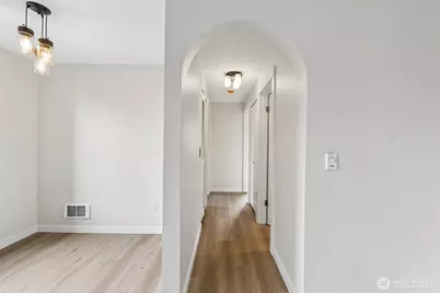 8816 Nesbit Avenue N #203, Seattle, WA 98103 - Photo 6