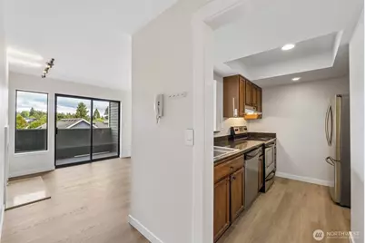 8816 Nesbit Avenue N #203, Seattle, WA 98103 - Photo 12