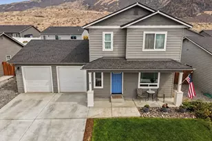 393 Hammond Ln, Rock Island, WA 98850 - Photo 2