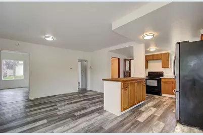 601 Cowlitz Way, Kelso, WA 98626 - Photo 4