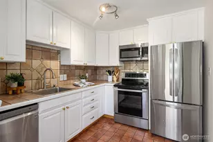 3504 NE 93rd St, Seattle, WA 98115 - Photo 8