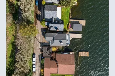 11262 Riviera Place NE, Seattle, WA 98125 - Photo 2