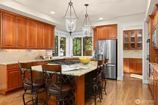 306 240th Pl SE, Sammamish, WA 98074 - Photo 4