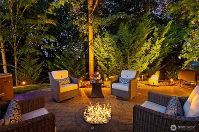 306 240th Place SE, Sammamish, WA 98074 - Photo 2