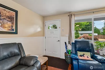 7032 122nd Avenue SE, Newcastle, WA 98056 - Photo 4