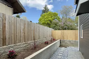 648 B SW 139th St, Burien, WA 98166 - Photo 16