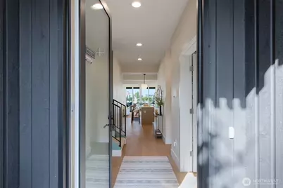 1123 31st Avenue, Seattle, WA 98122 - Photo 2