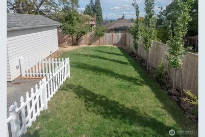 3820 Burke Avenue N, Seattle, WA 98103 - Photo 38