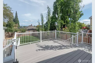 3820 Burke Avenue N, Seattle, WA 98103 - Photo 36