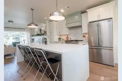 3820 Burke Avenue N, Seattle, WA 98103 - Photo 12