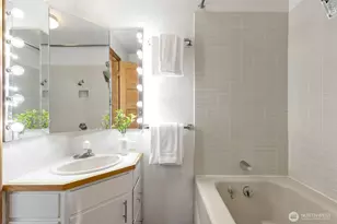 3226 30th Ave W, Seattle, WA 98199 - Photo 16