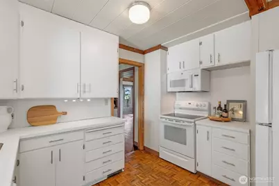 3226 30th Avenue W, Seattle, WA 98199 - Photo 12