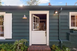 3226 30th Ave W, Seattle, WA 98199 - Photo 2