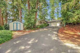 385 Glengarry Dr, Camano Island, WA 98282 - Photo 2