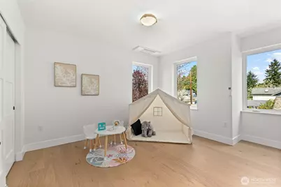 9535 Dayton Avenue N, Seattle, WA 98103 - Photo 24