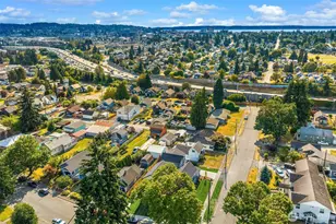 2402 Cleveland Ave, Everett, WA 98201 - Photo 28