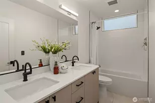 4406 1st Ave NE, Seattle, WA 98105 - Photo 12