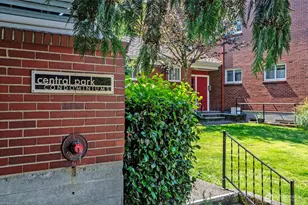 4405 SW Alaska St, Seattle, WA 98116 - Photo 2