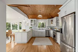 5930 Rose Loop NE, Bainbridge Island, WA 98110 - Photo 14