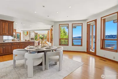 8279 W Mercer Way, Mercer Island, WA 98040 - Photo 14