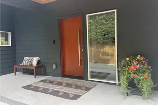 10030 37th Ave SW, Seattle, WA 98146 - Photo 4
